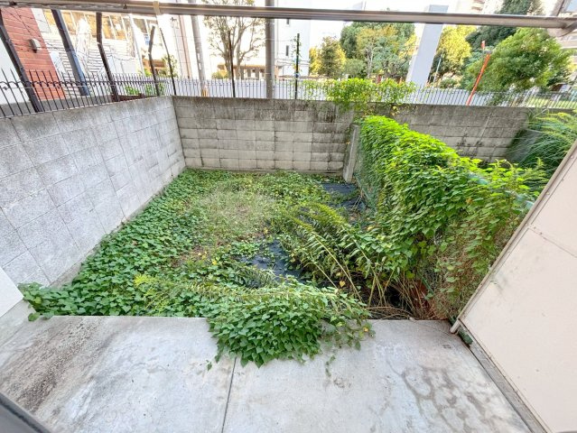 サンフラッツ新大阪別館の庭