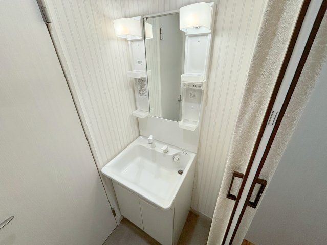 サンフラッツ新大阪別館の独立洗面台