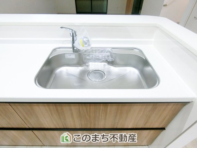 グラファーレ宇都宮市清原台17期のキッチン|同社施工物件の写真です。※建具やフローリング、その他仕様が違う場合がございます。