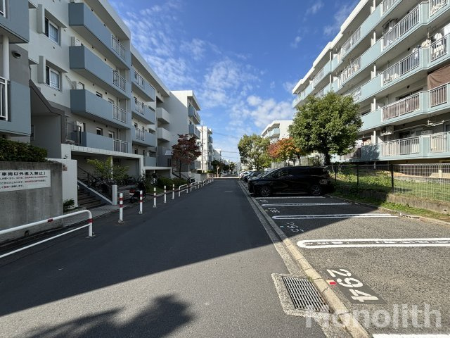 泉北城山台２丁17号棟の駐車場