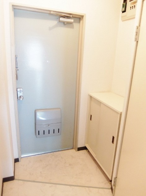 ヨコミゾマンションの玄関