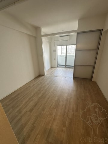 APRILE南森町の居間・リビング