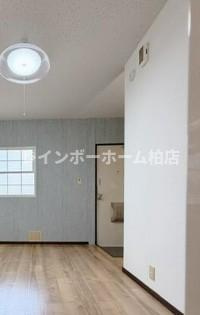 ミッキーマウスのアクセントクロス♪独立洗面台あり♪の玄関