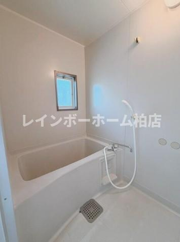 ミッキーマウスのアクセントクロス♪独立洗面台あり♪の浴室