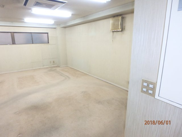水越ビルの内装|明るい色調の室内です