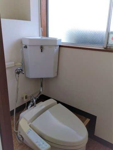 田中貸事務所のトイレ|ゆったりとした空間のトイレです