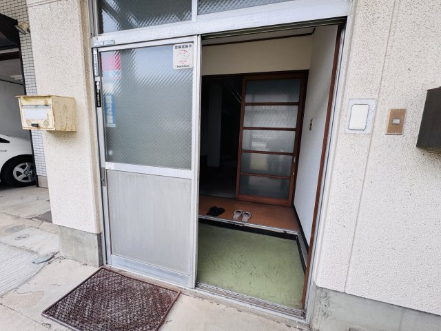 田中貸事務所の玄関|収納もある玄関です