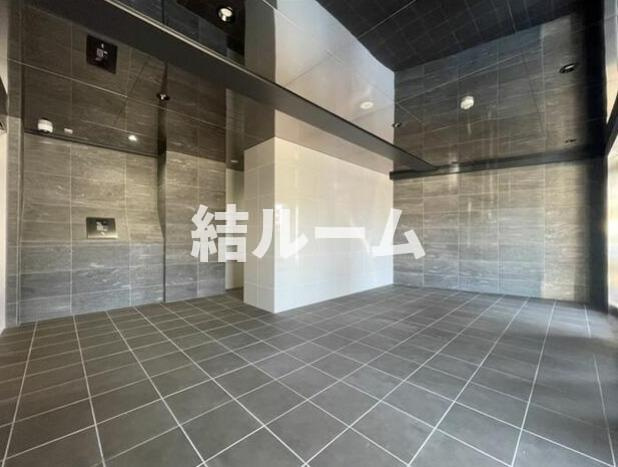 川口市西青木４丁目の賃貸マンションのエントランス