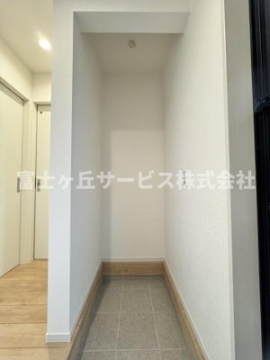 【収納】 | 静岡市清水区三保松原町 2期 新築一戸建て 2号棟 | 玄関にあるシューズクロークです