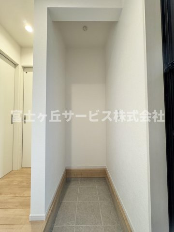 【収納】 | 静岡市清水区三保松原町 2期 新築一戸建て 2号棟 | 玄関にあるシューズクロークです