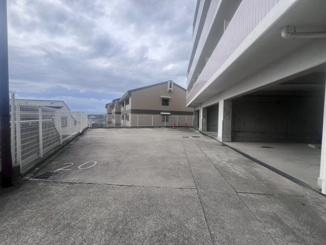 アンペリエの駐車場