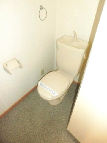 千葉市中央区蘇我２丁目の賃貸マンションのトイレ
