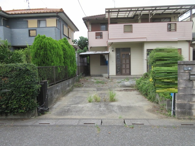 中古戸建　吉見町下細谷336-8（期間限定現況販売）の駐車場