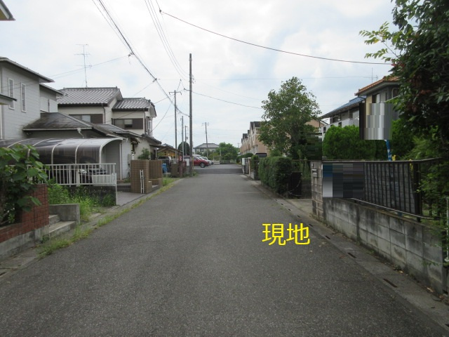 中古戸建　吉見町下細谷336-8（期間限定現況販売）の前面道路含む現地写真