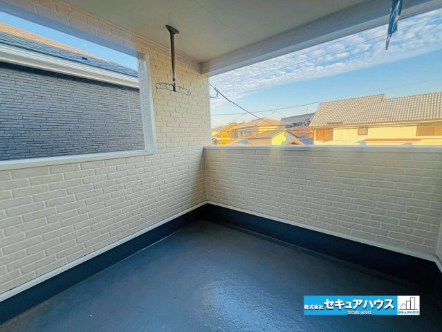 【同施工物件ご案内可能】刈谷市泉田町　全2棟の内観：施工例|【洋室】
◆お子様のお部屋や主寝室、来客時の宿泊室、趣味のお部屋としてもご利用いただけます♪
◆全居室収納付きの洋室です。各居室にお洋服や、荷物を収納することができます。　　　　　　　　　　　　　　　
