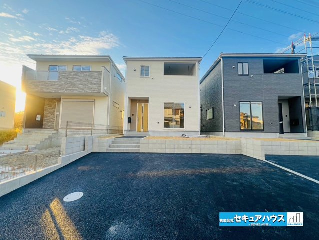 【同施工物件ご案内可能】刈谷市泉田町　全2棟のバルコニー|【バルコニー】
◆見晴らしもよく、太陽の温かな温もりをめいっぱい受け止めてくれます。
太陽の光と爽やかな風を受けたお洗濯物はあっという間に乾き、取りこむ時には太陽の匂いを感じられそうですね。　　　　　