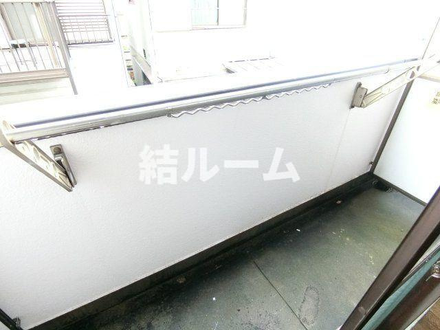 北区栄町のアパートのバルコニー