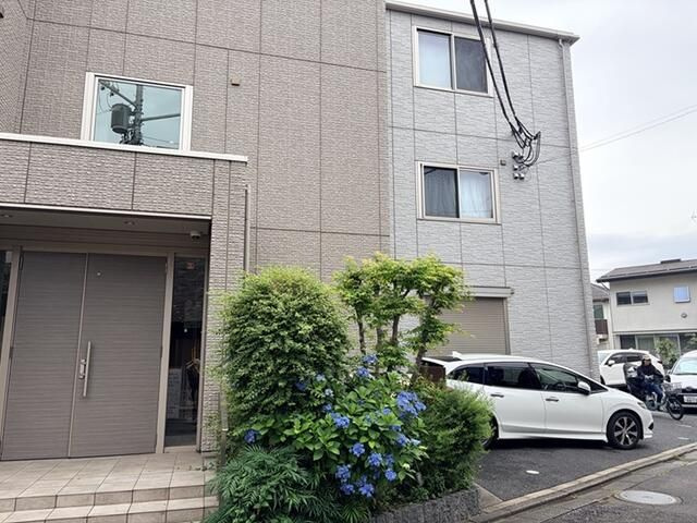 ルシェロ成城の駐車場