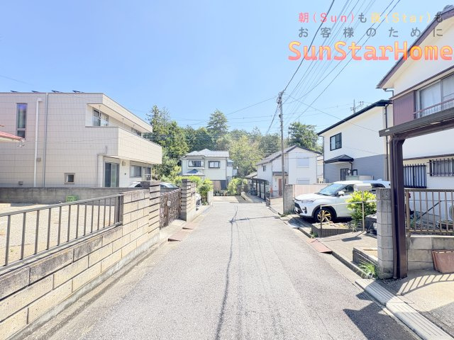 【※サンスターホーム限定物件】羽村市羽西1丁目　中古戸建の前面道路含む現地写真