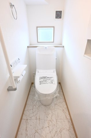 【トイレ】 | 太田市由良町第2期　ワイウッドコート | トイレは２か所あるので忙しい朝も家族と分けて使用できますね♪