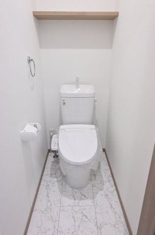 【トイレ】 | 太田市由良町第2期　ワイウッドコート | トイレは２か所あるので忙しい朝も家族と分けて使用できますね♪