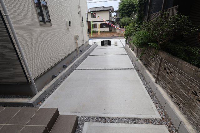 《仲介手数料無料》上尾市大字原市1421-19新築一戸建ての玄関
