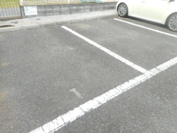 ふじみ野市長宮２丁目のアパートの駐車場