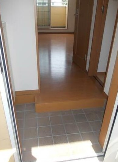 Aレガート千葉椿森A棟の玄関