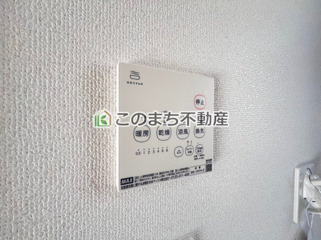 グラファーレ宇都宮市清原台17期の設備|雨の日や湿気の多い梅雨時期など、洗濯物が乾き難い時期に重宝する浴室換気乾燥機。乾燥機能だけではなく、冬場の浴室内の寒暖差を緩和する暖房機能も標準装備。ヒートショック対策に一役買います。