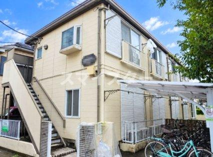 草加市旭町４丁目のアパートのエントランス