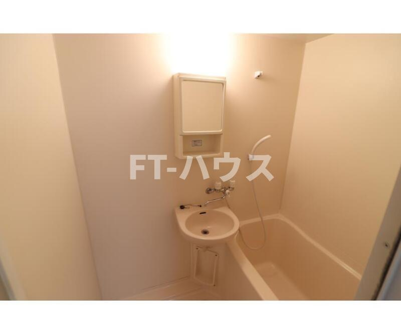 ヴィラ・ロクローのシャワールーム