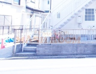 ロイヤルハイツ2のエントランス