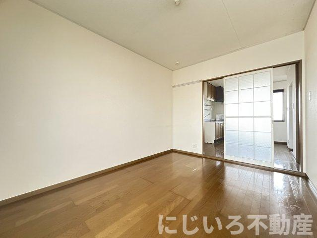 セジュール阿南の洋室