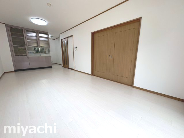 徳島市北沖洲３丁目の賃貸マンションの居間・リビング