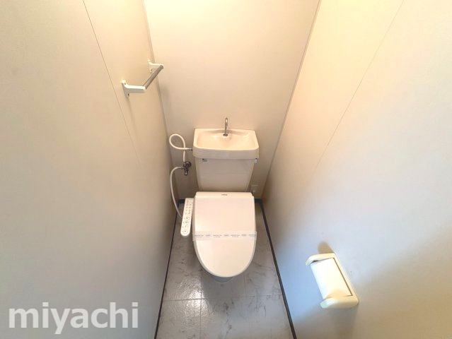徳島市北沖洲３丁目の賃貸マンションのトイレ