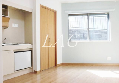 【居間・リビング】 | アモーレ溝の口 | 洋室のお部屋です。