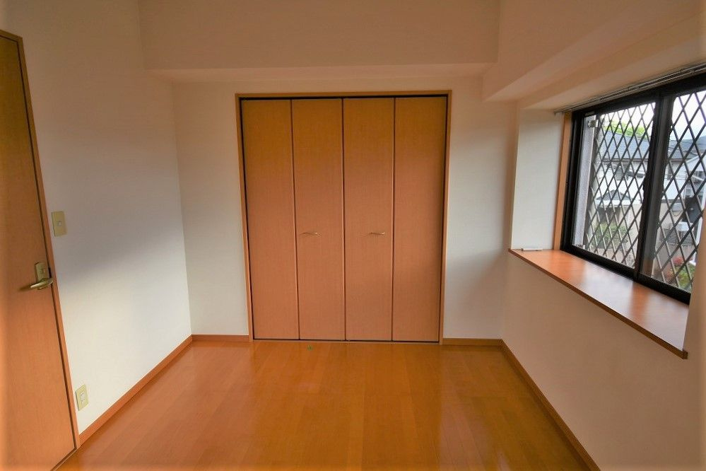 ドミールパレス櫛原の寝室|クローゼット付の寝室です☆