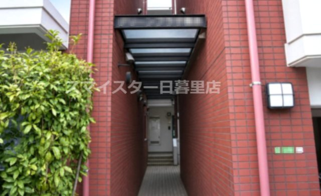 グリーンプラザ梅島のエントランス