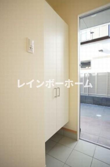 ヘリオス　志木本町の玄関