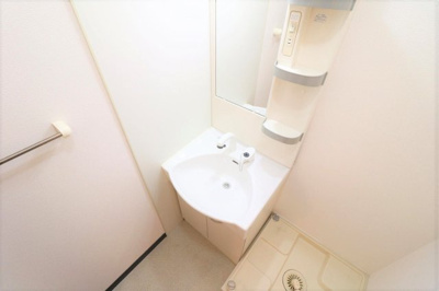 【内装】 | レオネクスト千代川レオハイツ | 女性におすすめ！朝のバタバタには独立洗面台が必須！
