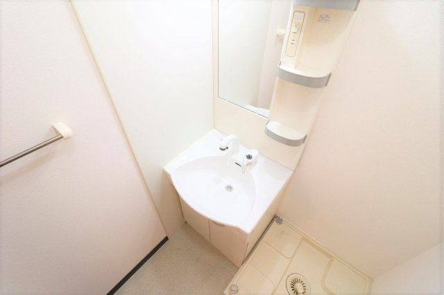 【内装】 | レオネクスト千代川レオハイツ | 女性におすすめ！朝のバタバタには独立洗面台が必須！