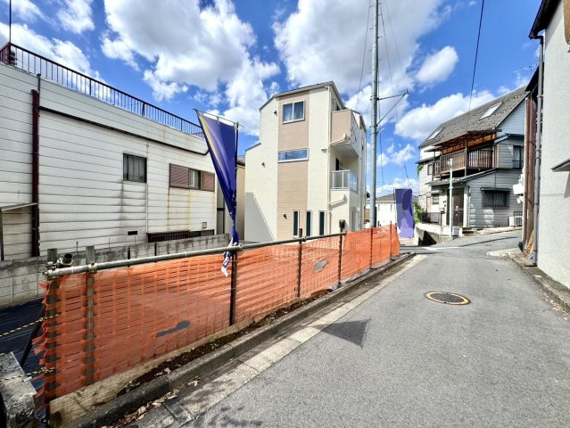 板橋区大谷口北町　間口8ｍ超×建築条件なし　限定1区画の前面道路含む現地写真|2026年8月上旬撮影