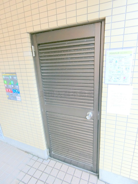 ベルサイユ池上NO.3のその他共用部分|曜日時間関係なくゴミ捨て可能な敷地内ゴミ捨て場