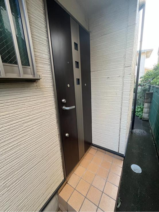 調布市調布ケ丘１丁目の一戸建ての玄関