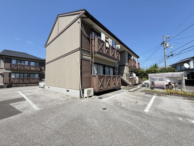 ハイツ北小松　１の駐車場