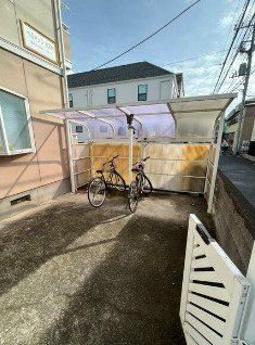 ベルメゾンカスヤの駐車場