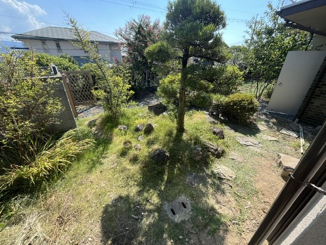 須賀１丁目貸家の庭
