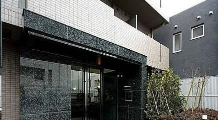 ルーブル早稲田伍番館のエントランス