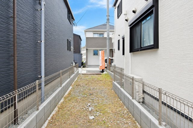 ハッピータウン伊丹昆陽東3丁目建築条件付き売土地の外観|周囲には戸建住宅が並ぶ、落ち着いた住環境です。敷地の広さや奥行き、隣地との距離感など、これから始まる住まいづくりをイメージしながらぜひ現地をご覧ください。