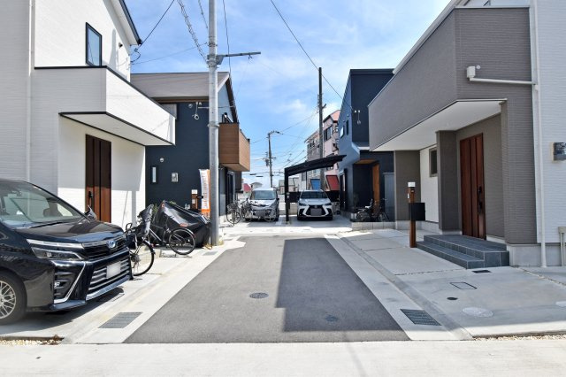 ハッピータウン伊丹昆陽東3丁目建築条件付き売土地の前面道路含む現地写真|前面道路は東側4.3ｍ、位置指定道路です。